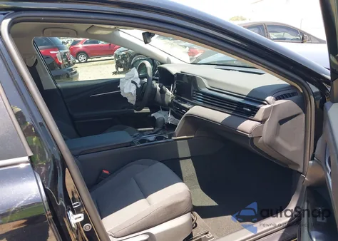 2025 Toyota Camry Le z USA, uszkodzony, nr VIN 4T1DAACK4SU076572